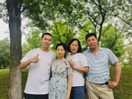 丁兆红全家福.jpg