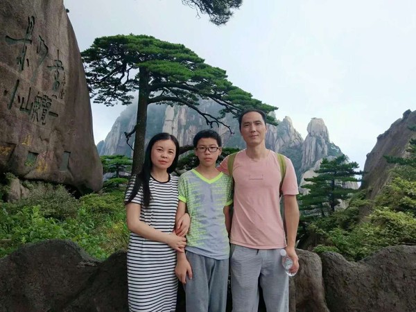 张春梅全家福.jpg